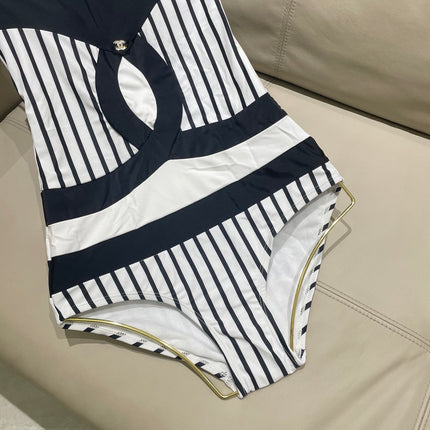 CC BIKINI SWIMSUIT SET IN WHITE WITH BLACK VERTICAL STRIPES 633258