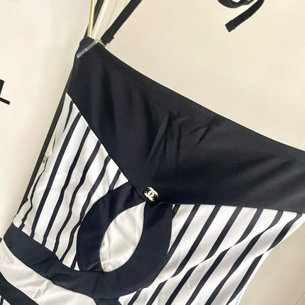 CC BIKINI SWIMSUIT SET IN WHITE WITH BLACK VERTICAL STRIPES 633258