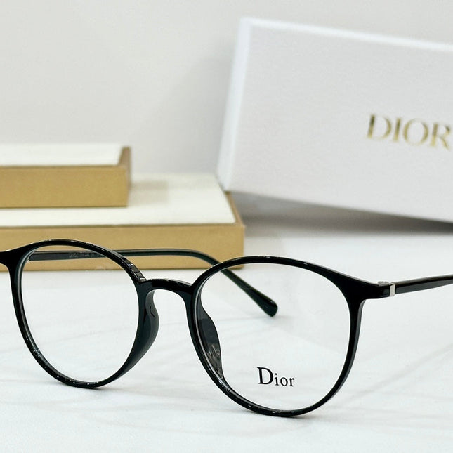 MONTAIGNE SUNGLASS CD S17F IN ACETATE