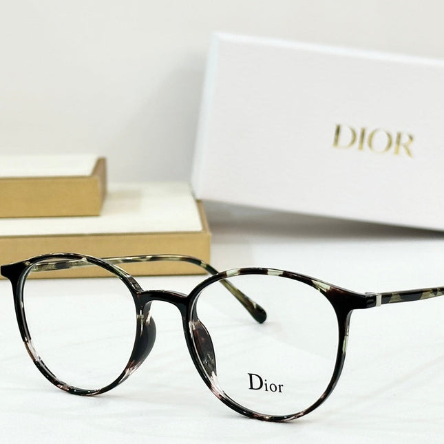 MONTAIGNE SUNGLASS CD S17F IN ACETATE