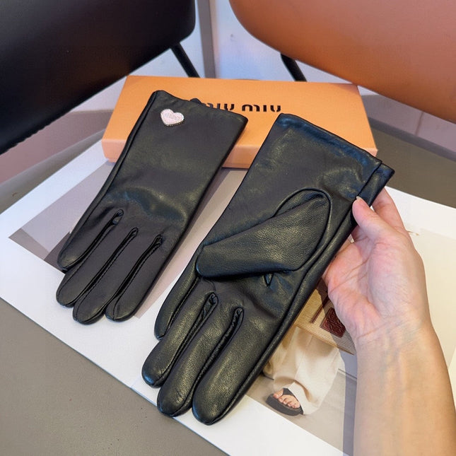GLOVES ATTACHED HEART ICON IN BLACK LAMBSKIN 466814