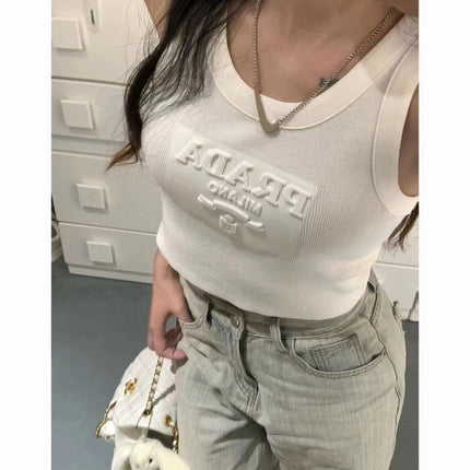 SLEEVELESS TOP 640630 IN WHITE COTTON EMBOSSED LOGO