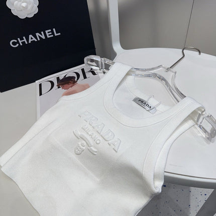 SLEEVELESS TOP 640630 IN WHITE COTTON EMBOSSED LOGO