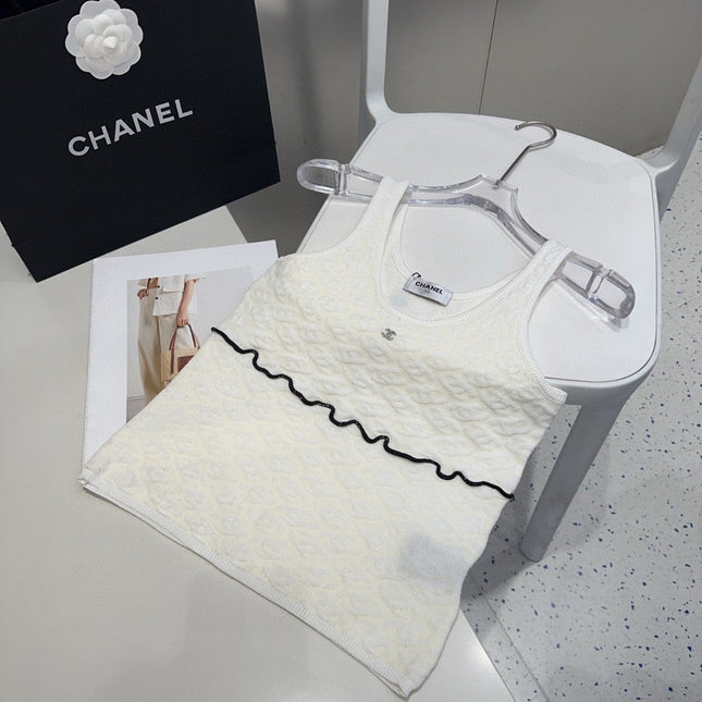 SLEEVELESS TOP 640633 IN WHITE COTTON RAISED LOGO