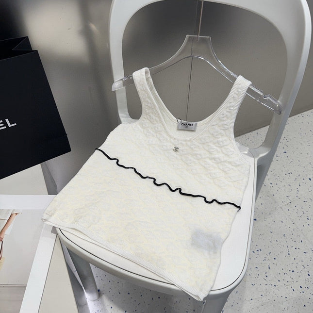 SLEEVELESS TOP 640633 IN WHITE COTTON RAISED LOGO