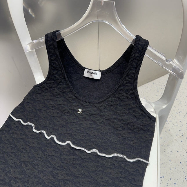 SLEEVELESS TOP 640632 IN BLACK COTTON RAISED LOGO