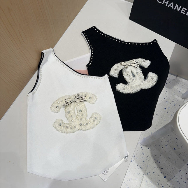 ONE SHOULDER TOP 643220 IN WHITE COTTON EMBOSSED PEARL