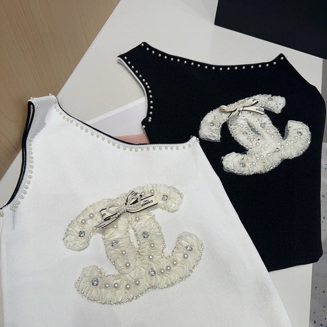 ONE SHOULDER TOP 643220 IN WHITE COTTON EMBOSSED PEARL