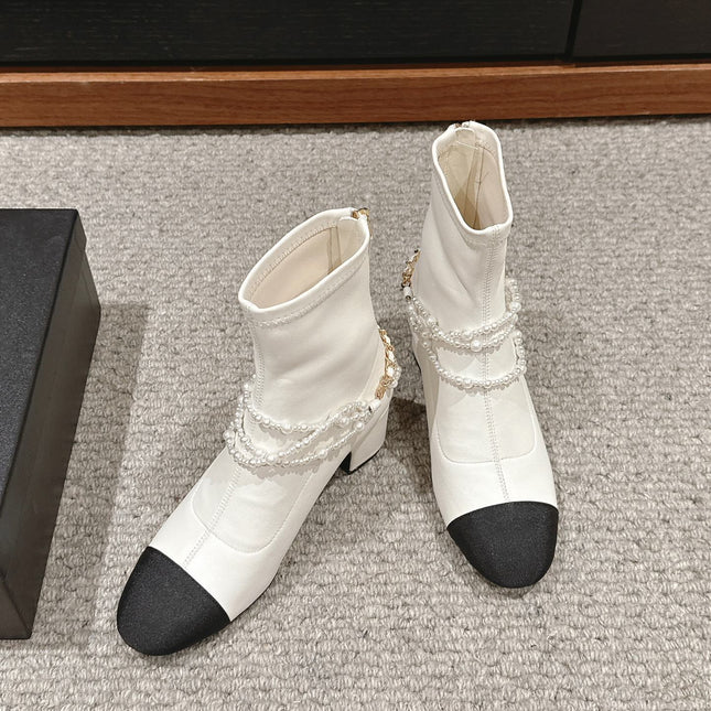 CC LOW CUT BOOTS IN WHITE STRETCH LAMBSKIN AND GROSGRAIN WITH PEARL CHAIN