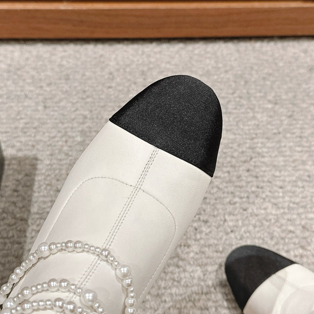 CC LOW CUT BOOTS IN WHITE STRETCH LAMBSKIN AND GROSGRAIN WITH PEARL CHAIN