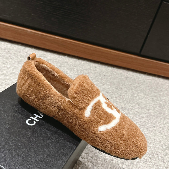 CC LOAFERS IN CINNAMON BROWN FLEECE WITH WHITE LOGO