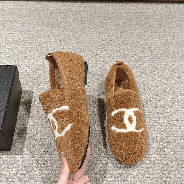 CC LOAFERS IN CINNAMON BROWN FLEECE WITH WHITE LOGO