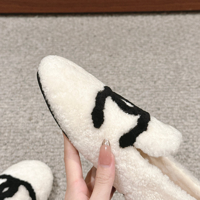 CC LOAFERS IN WHITE FLEECE WITH BLACK LOGO