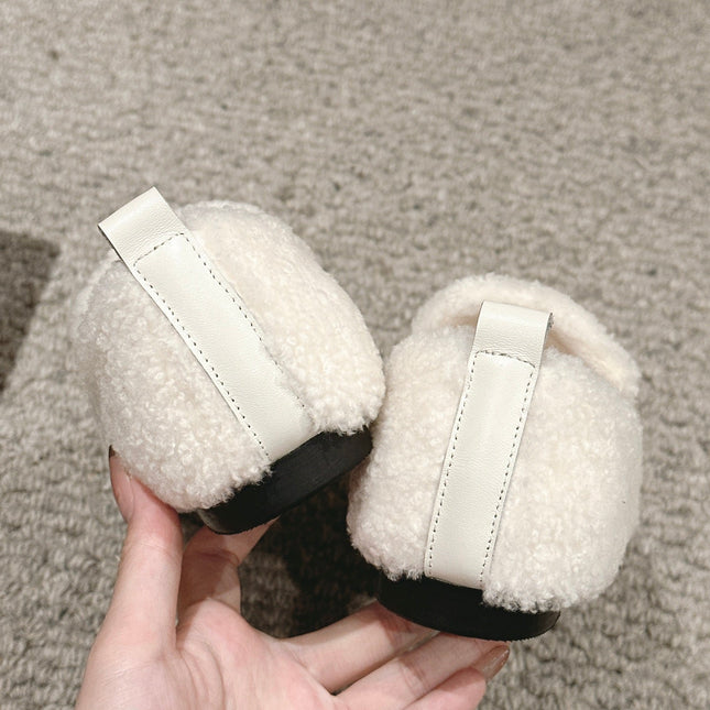 CC LOAFERS IN WHITE FLEECE WITH BLACK LOGO