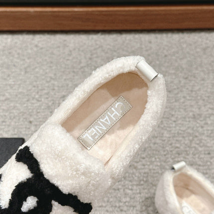 CC LOAFERS IN WHITE FLEECE WITH BLACK LOGO