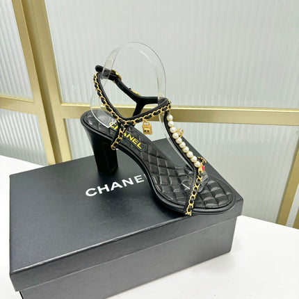 HIGH HEELS PEARL CHAIN IN BLACK COWHIDE