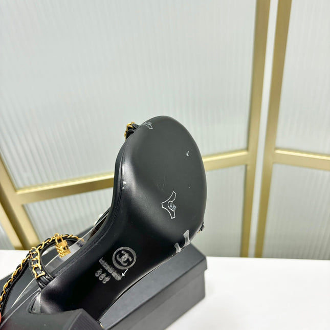 HIGH HEELS PEARL CHAIN IN BLACK COWHIDE