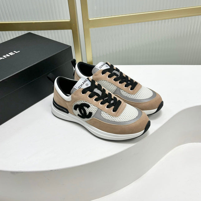 SNEAKER IN TAN BROWN SUEDE AND GREY BREATHABLE MESH