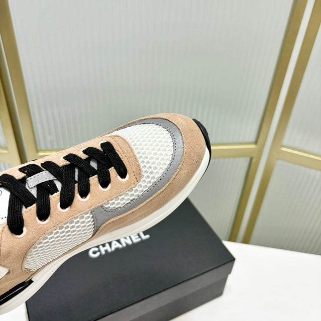 SNEAKER IN TAN BROWN SUEDE AND GREY BREATHABLE MESH