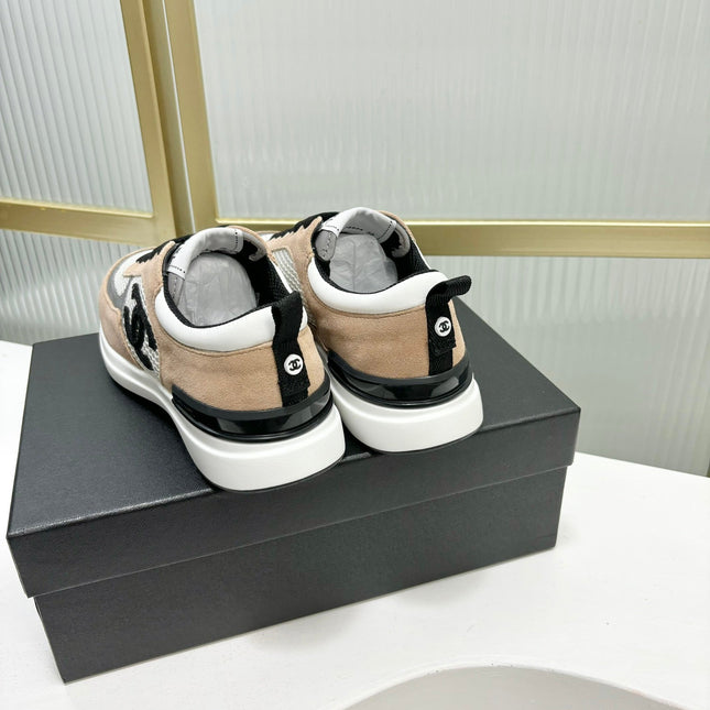 SNEAKER IN TAN BROWN SUEDE AND GREY BREATHABLE MESH