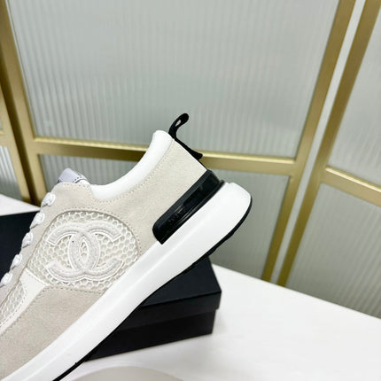 SNEAKER IN GREY SUEDE AND WHITE BREATHABLE MESH