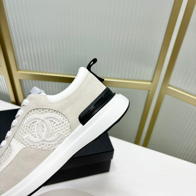 SNEAKER IN GREY SUEDE AND WHITE BREATHABLE MESH