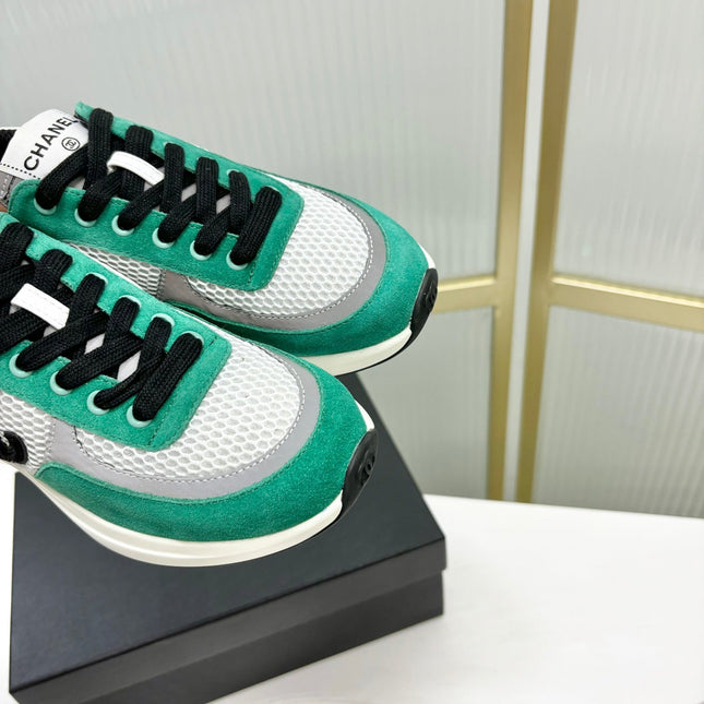 SNEAKER IN JADE GREEN SUEDE AND GREY BREATHABLE MESH