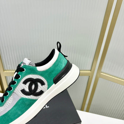 SNEAKER IN JADE GREEN SUEDE AND GREY BREATHABLE MESH