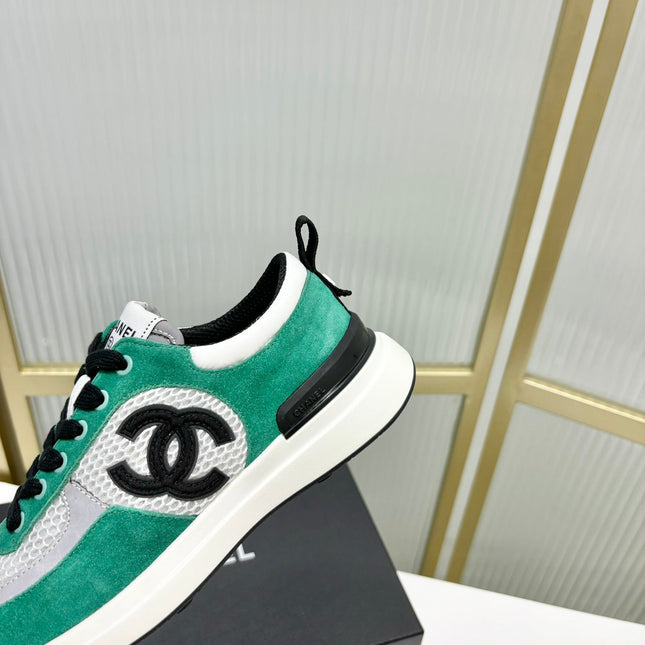 SNEAKER IN JADE GREEN SUEDE AND GREY BREATHABLE MESH