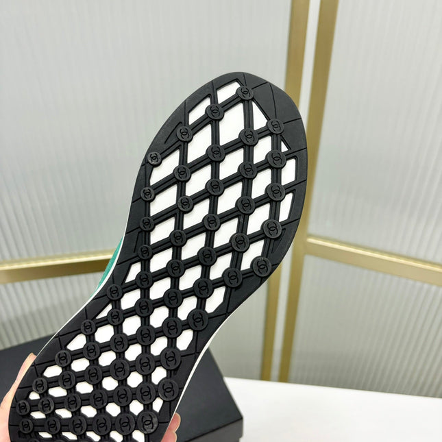 SNEAKER IN JADE GREEN SUEDE AND GREY BREATHABLE MESH