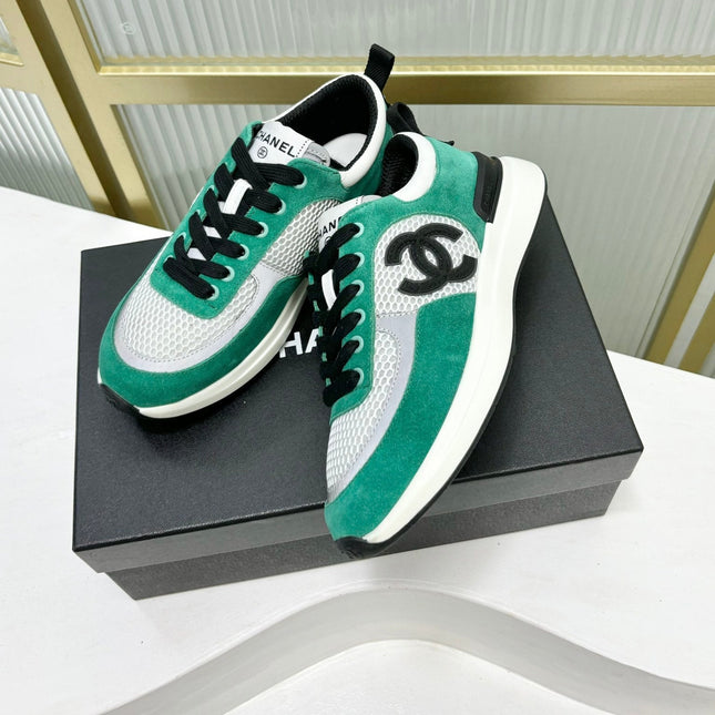SNEAKER IN JADE GREEN SUEDE AND GREY BREATHABLE MESH