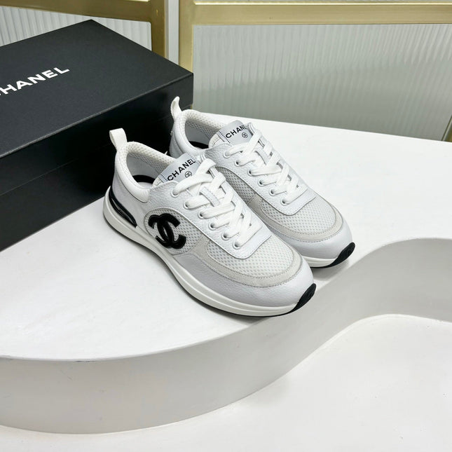 SNEAKER IN WHITE SUEDE AND BREATHABLE MESH