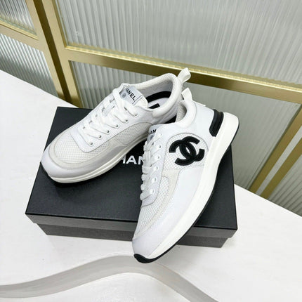 SNEAKER IN WHITE SUEDE AND BREATHABLE MESH