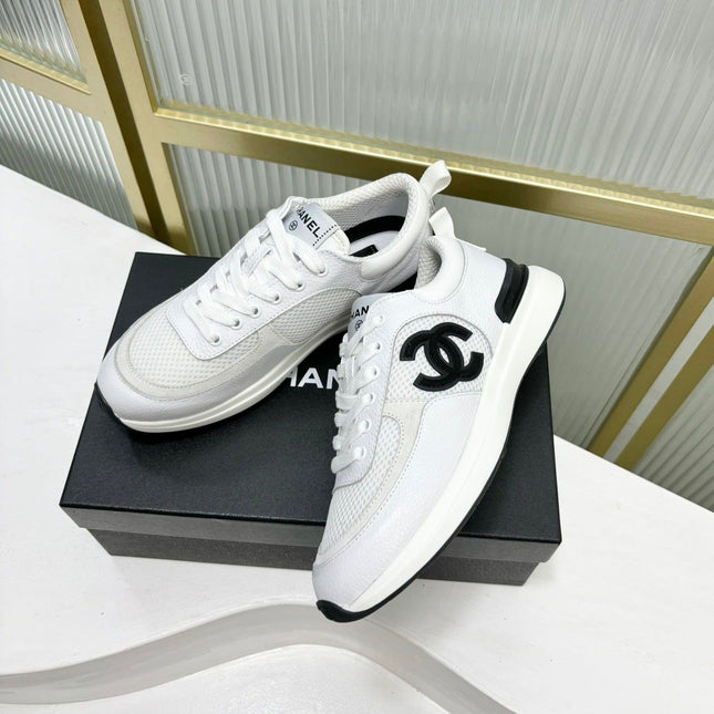 SNEAKER IN WHITE SUEDE AND BREATHABLE MESH