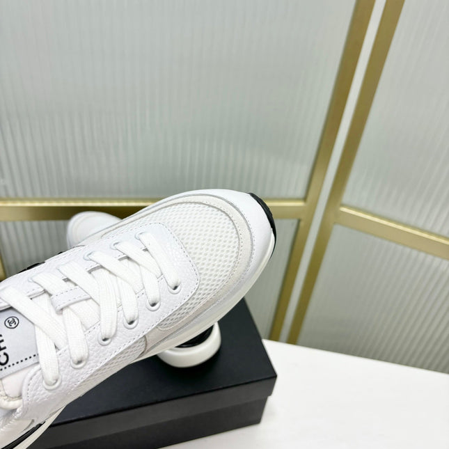 SNEAKER IN WHITE SUEDE AND BREATHABLE MESH