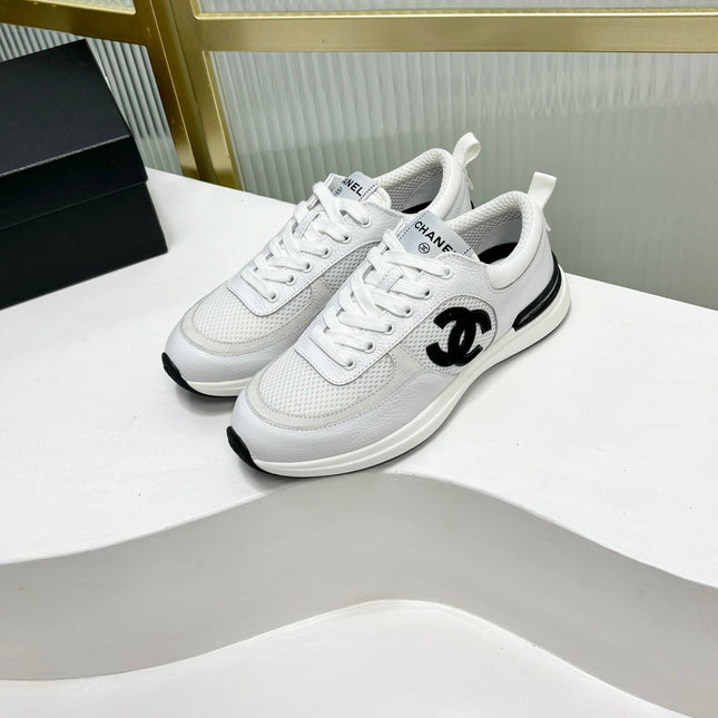 SNEAKER IN WHITE SUEDE AND BREATHABLE MESH