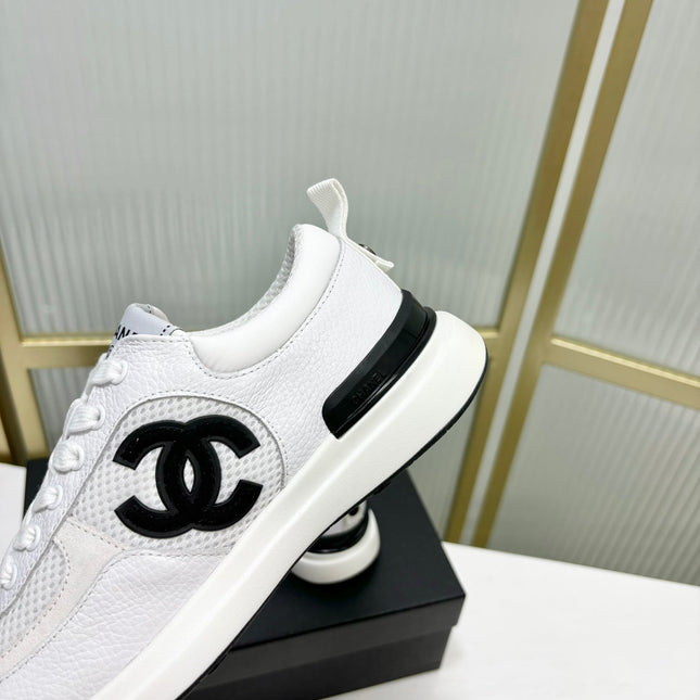 SNEAKER IN WHITE SUEDE AND BREATHABLE MESH