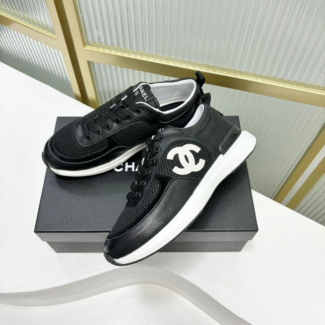 SNEAKER IN BLACK SUEDE WITH WHITE LOGO