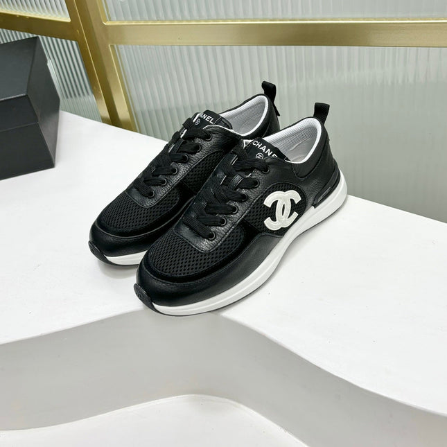 SNEAKER IN BLACK SUEDE WITH WHITE LOGO