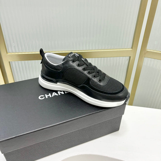 SNEAKER IN BLACK SUEDE WITH WHITE LOGO