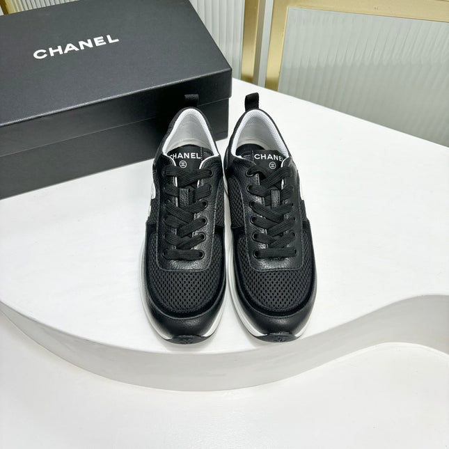 SNEAKER IN BLACK SUEDE WITH WHITE LOGO