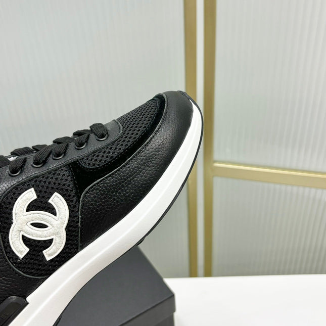 SNEAKER IN BLACK SUEDE WITH WHITE LOGO