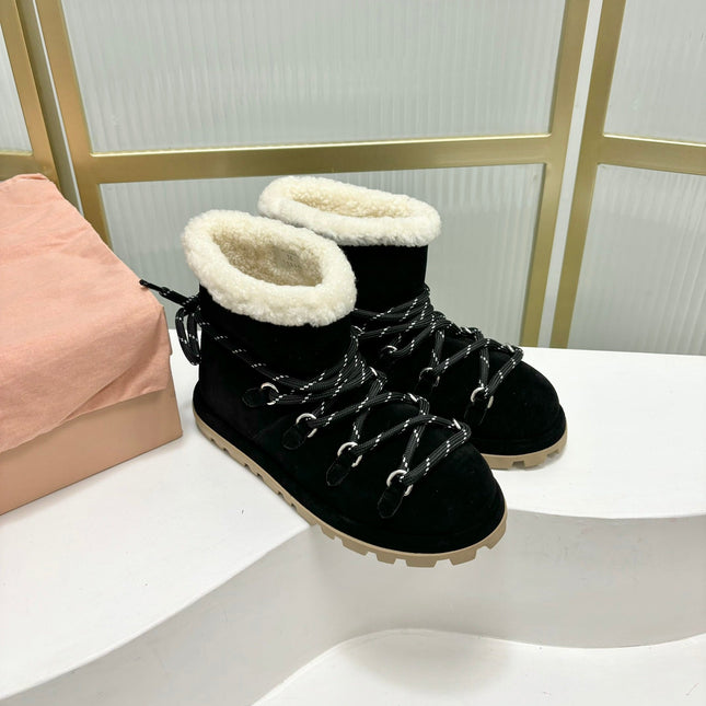 LACE-UP ANKLE BOOTS IN BLACK SUEDE AND FLEECE LINING