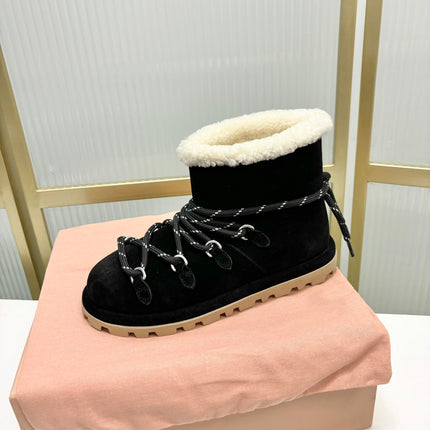 LACE-UP ANKLE BOOTS IN BLACK SUEDE AND FLEECE LINING