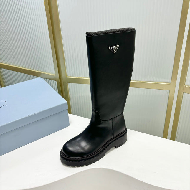 KNEE BOOTS WITH TRIANGLE LOGO IN BLACK CALFSKIN