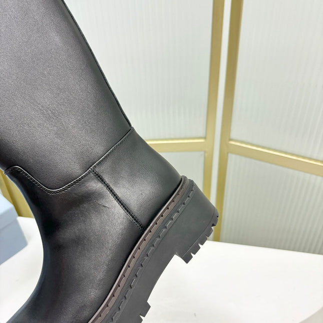 KNEE BOOTS WITH TRIANGLE LOGO IN BLACK CALFSKIN