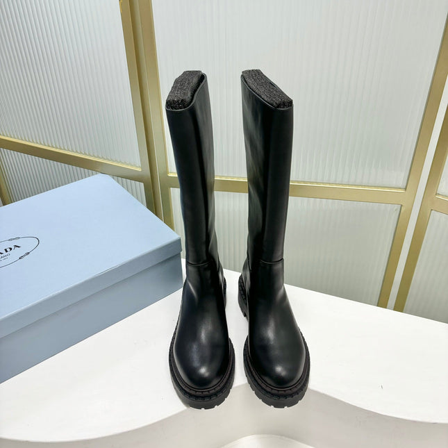 KNEE BOOTS WITH TRIANGLE LOGO IN BLACK CALFSKIN