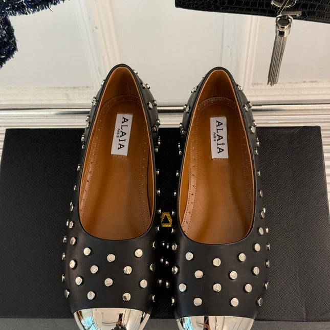 STUD-EMBELLISHED BALLET FLATS IN BLACK CALFSKIN