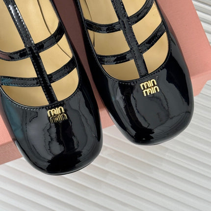BALLET PUMPS WITH STRAP IN BLACK GLOSSY LAMBSKIN