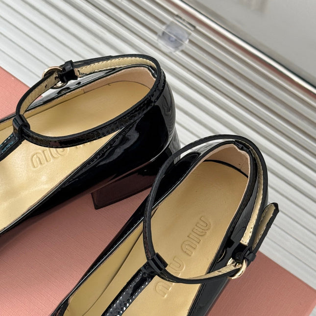 BALLET PUMPS WITH STRAP IN BLACK GLOSSY LAMBSKIN
